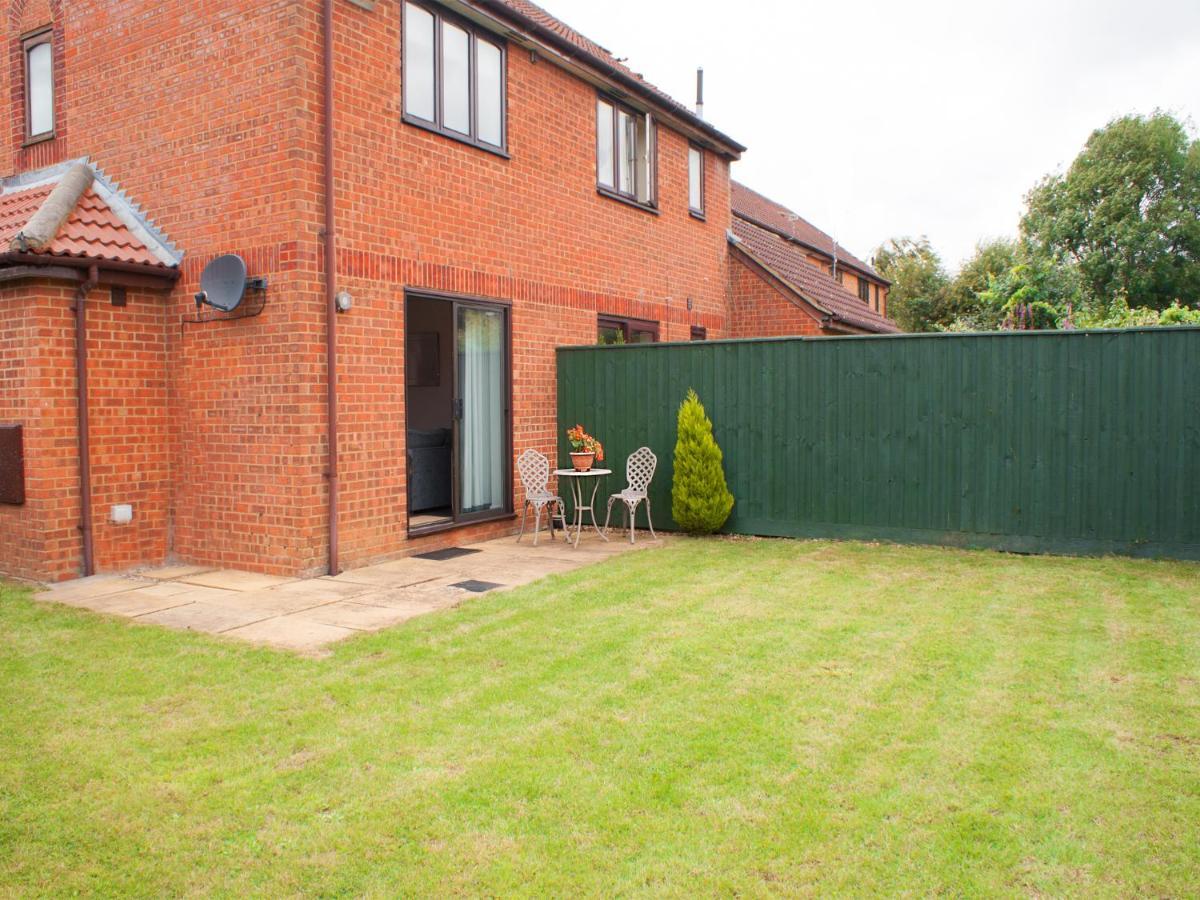Вилла East Midland House Free Private Parking Fast Wifi Smart Tv With Garden Кетеринг Экстерьер фото