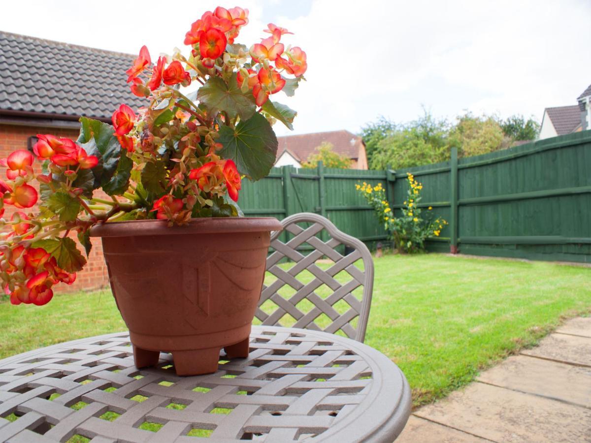 Вилла East Midland House Free Private Parking Fast Wifi Smart Tv With Garden Кетеринг Экстерьер фото